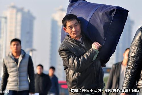 丈夫外出務工不顧家，妻子起訴離婚