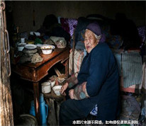 獨居老人將房送給水果攤攤主后，老人家屬發聲