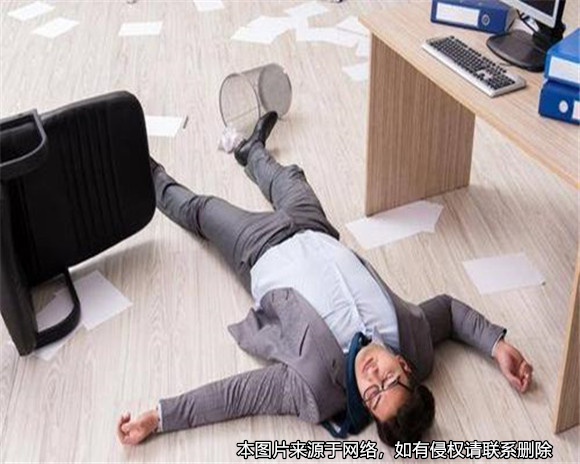因開玩笑導致鄰居猝死，男子被判賠償六萬元